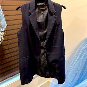 Banana republic vest, size 6. Brand new w/o tags.